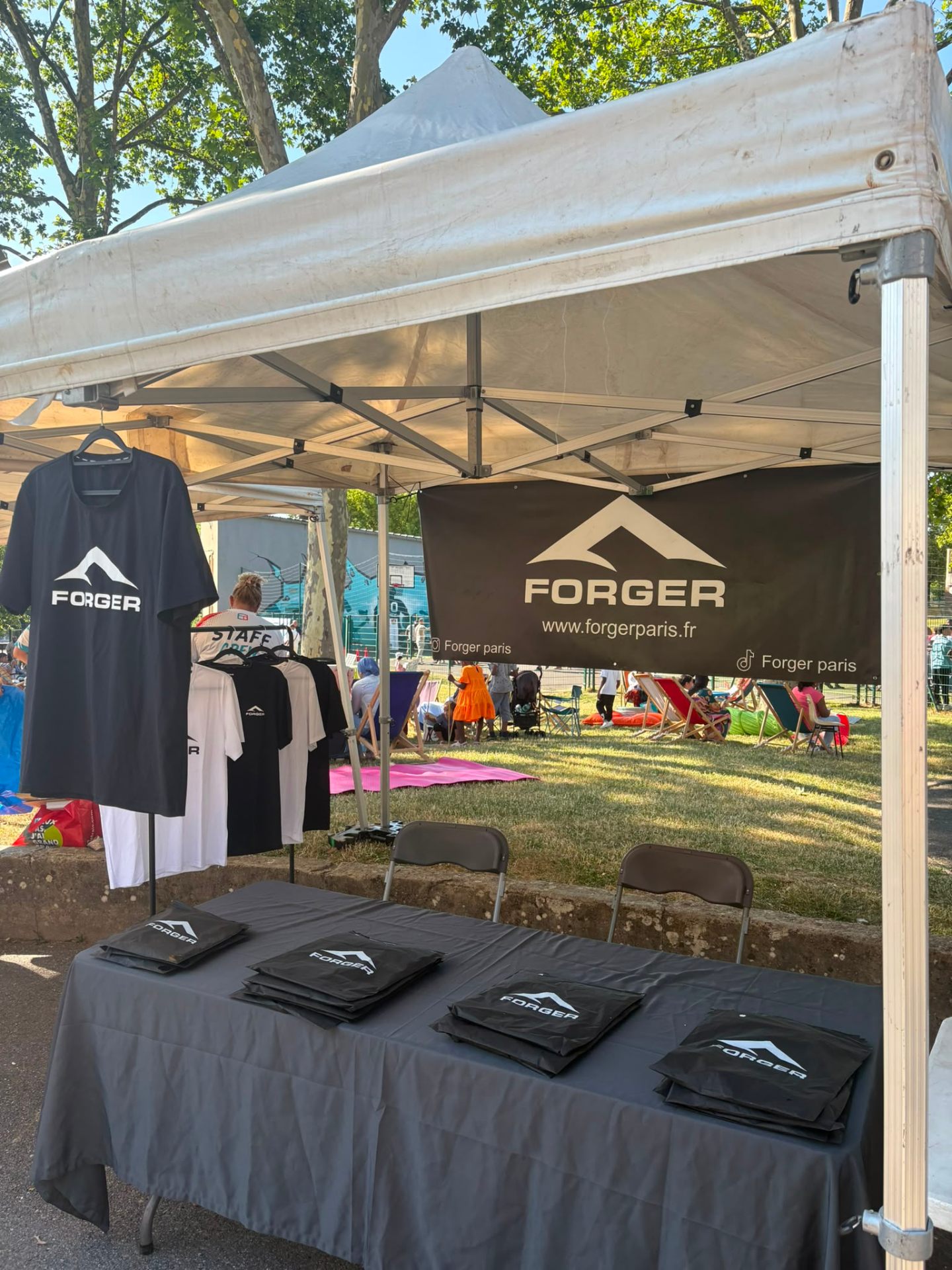 Stand FORGER et ambiance familiale à ÉQUIPE-A LAND Torcy
