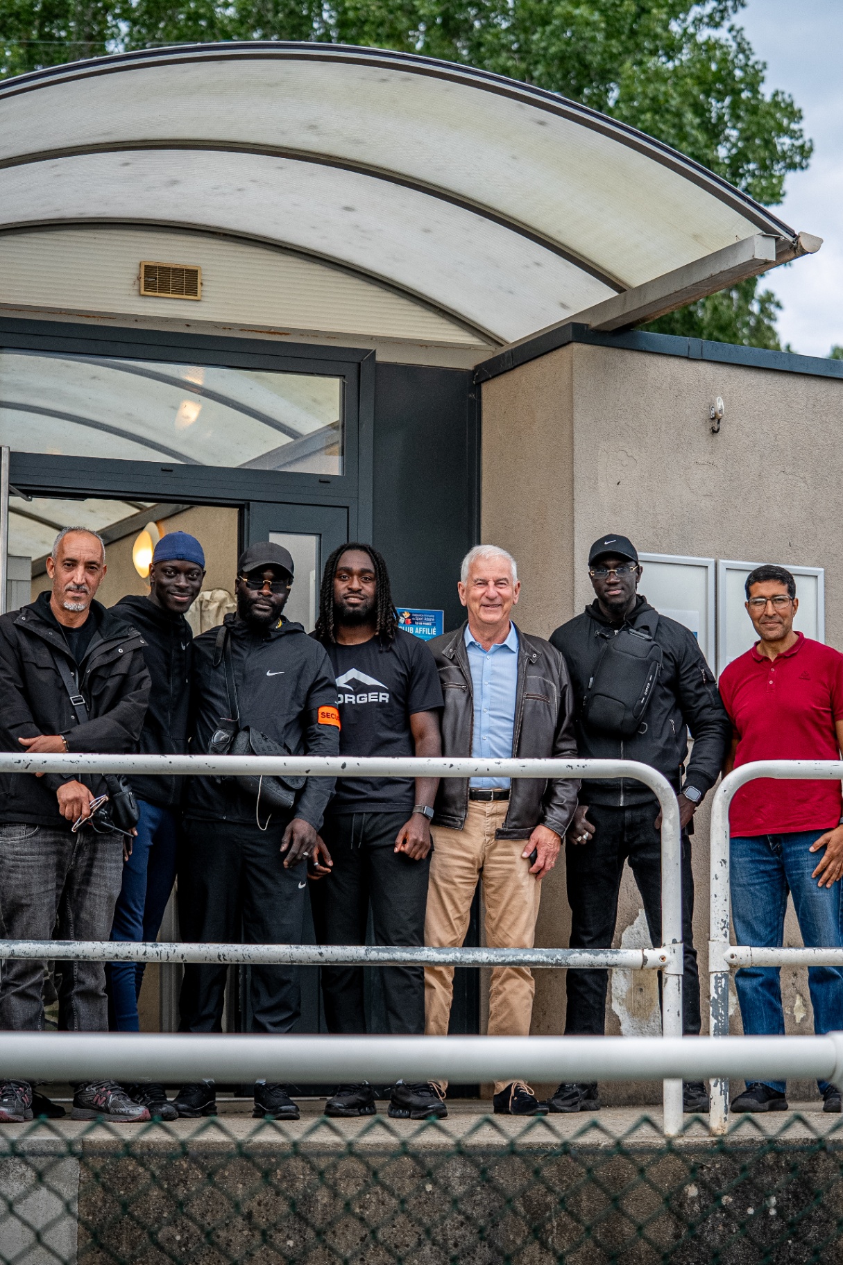 Équipe FORGER et invités devant l'entrée du stade de Lagny-sur-Marne